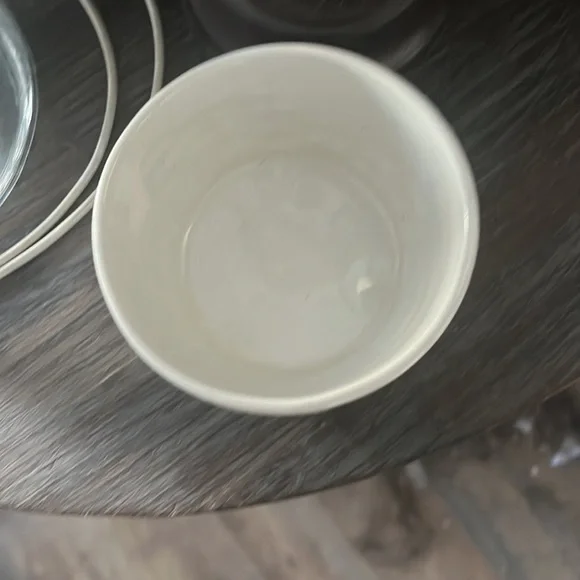 Ceramic hen on nest box - Picture 3 of 3